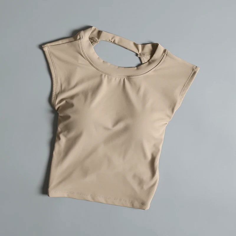 Camiseta deportiva corta sin espalda con almohadillas fijas en el pecho para mujer