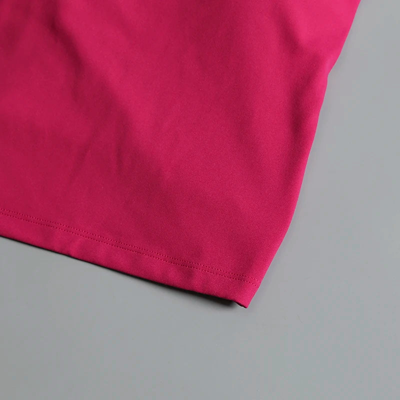 Camiseta deportiva corta sin espalda con almohadillas fijas en el pecho para mujer