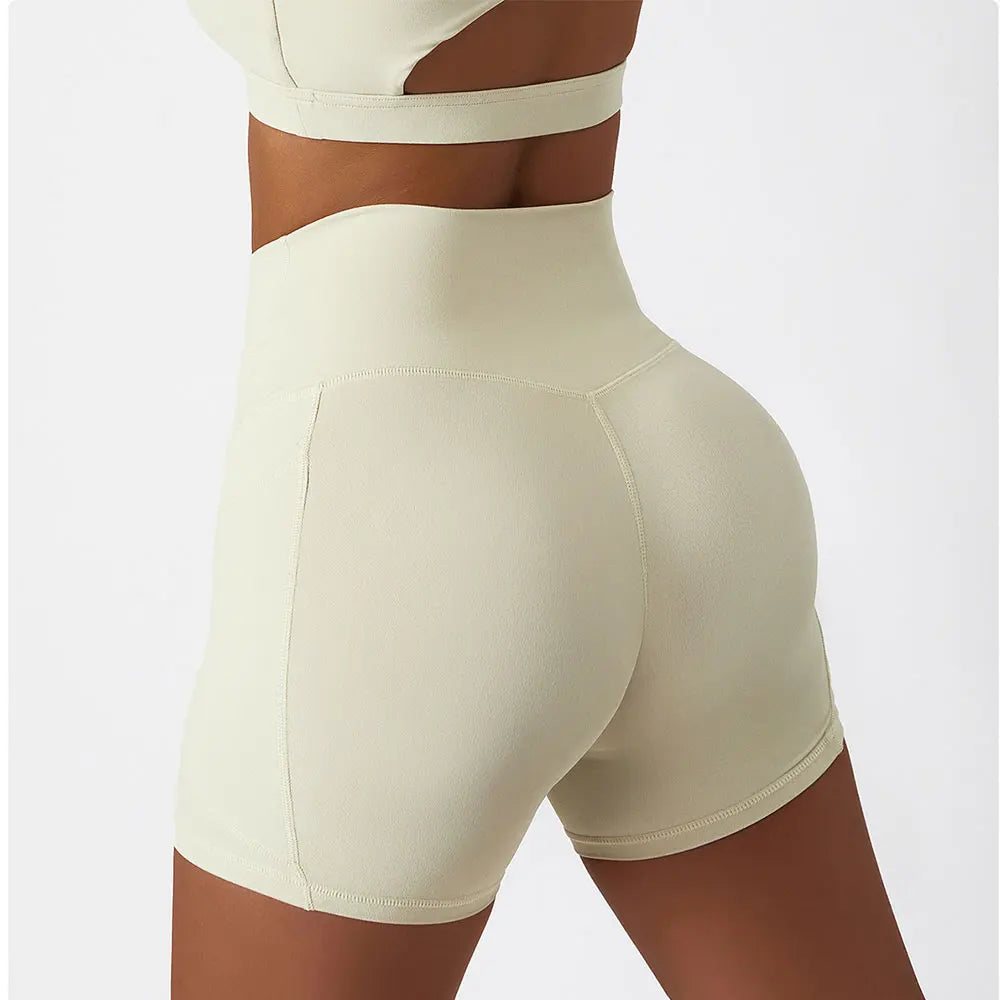 Pantalon corto de cintura alta con efecto push up y realce de cadera con bolsillo para deporte.