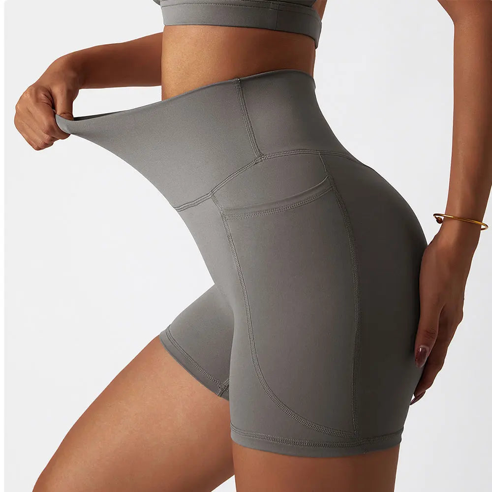 Pantalon corto de cintura alta con efecto push up y realce de cadera con bolsillo para deporte.