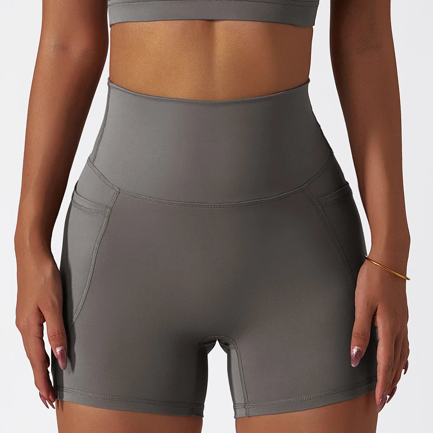 Pantalon corto de cintura alta con efecto push up y realce de cadera con bolsillo para deporte.