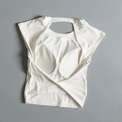 Camiseta deportiva corta sin espalda con almohadillas fijas en el pecho para mujer