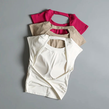 Camiseta deportiva corta sin espalda con almohadillas fijas en el pecho para mujer