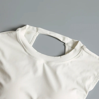 Camiseta deportiva corta sin espalda con almohadillas fijas en el pecho para mujer