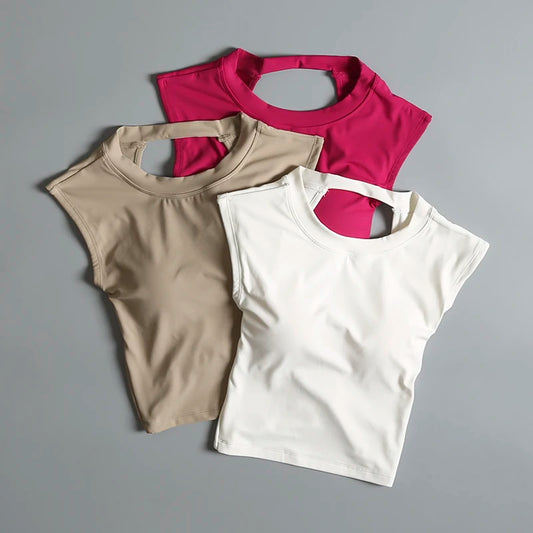Camiseta deportiva corta sin espalda con almohadillas fijas en el pecho para mujer