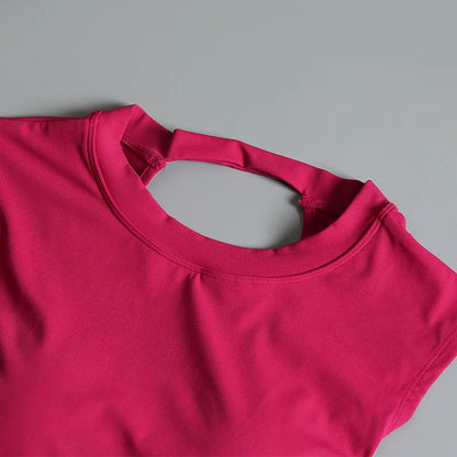 Camiseta deportiva corta sin espalda con almohadillas fijas en el pecho para mujer